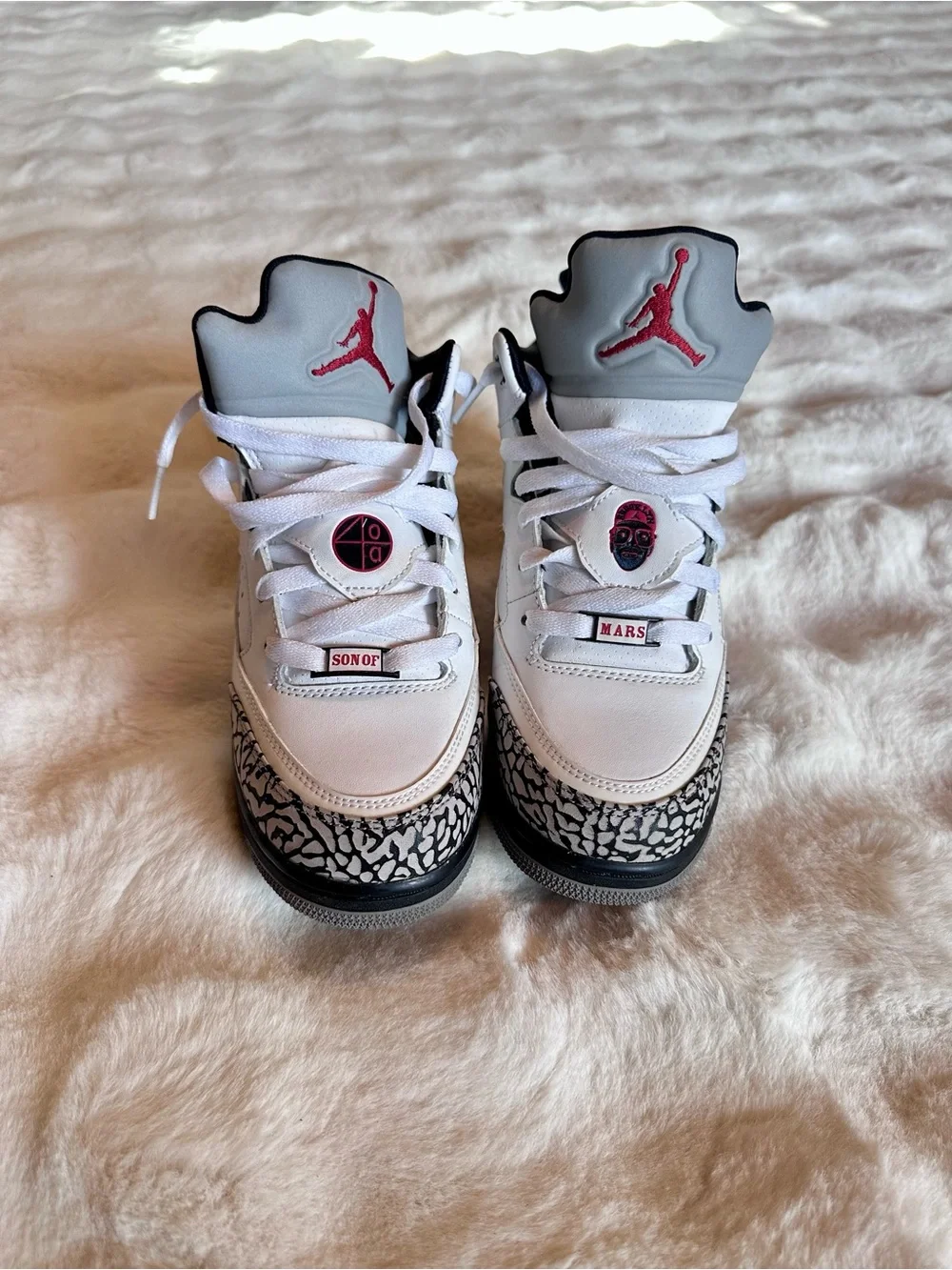 Jordan Son of Mars Low Basketball Sneakers in White, Black and Red Boy 4.5Y